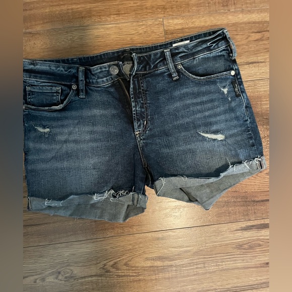 Suki Silver Jean Short - Picture 2 of 3
